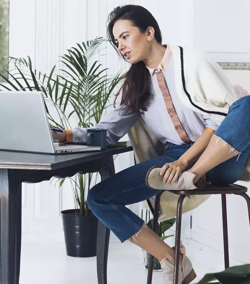 modern-woman-using-laptop